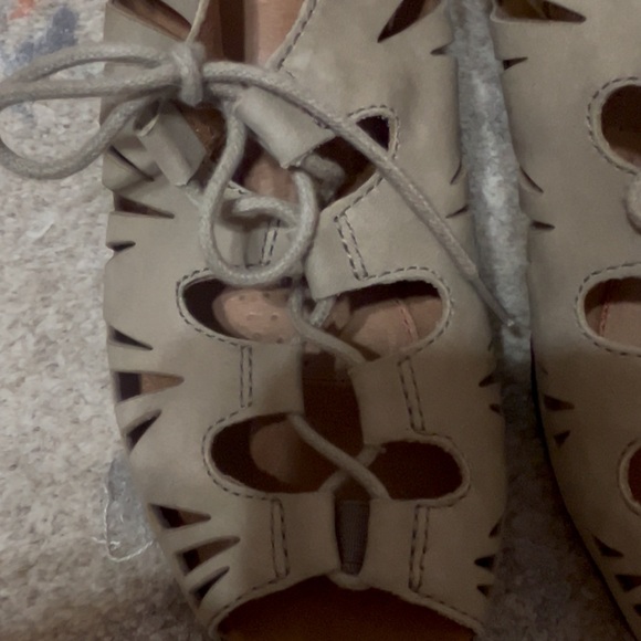 Cobb Hill by New Balance Women's Tan Lace-Up Sandals - Picture 9 of 9